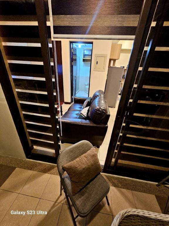 Two bedroom unit w/ 1 parking , Netflix & WI-FI Apartment in Las Pinas