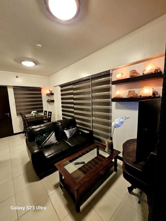 Two bedroom unit w/ 1 parking , Netflix & WI-FI Apartment in Las Pinas