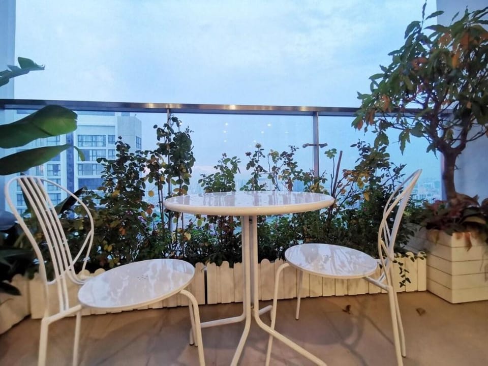 Happy 4 Bedrooms 3 wc Vinhomes Skylake Apartment in Laos