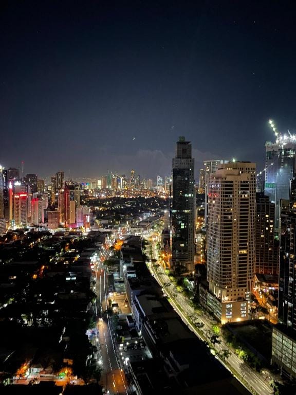 One-BR Unit w/ Balcony (Penthouse Floor) Apartment in Makati