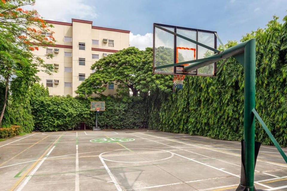 Lovely 2-bedroom w/ Free Parking and Pool (709) Apartment in Pasig