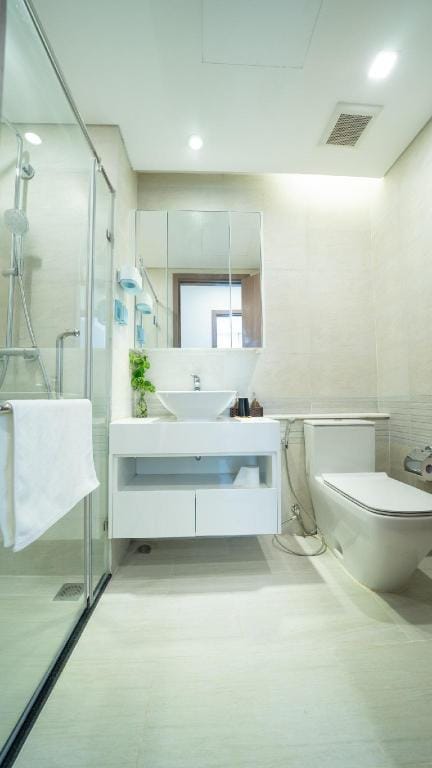 Two BRs Four Seasons Residential Area Metropolis . Apartment in Hanoi
