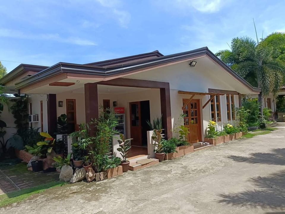 Baywalk Garden Pension House Hotel in Bicol