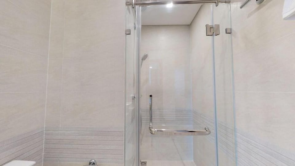 Happy 4BRS 3WC  VinHomes  Metropolis Apartment in Hanoi