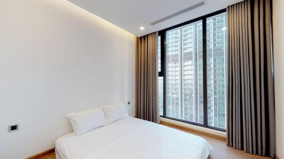 Happy 4BRS 3WC  VinHomes  Metropolis Apartment in Hanoi