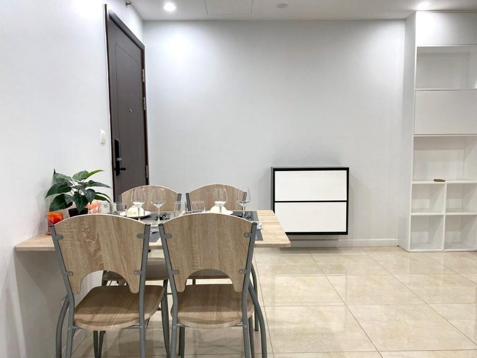 One BRs Summer Sunshine Vinhomes D'capitale . Apartment in Laos