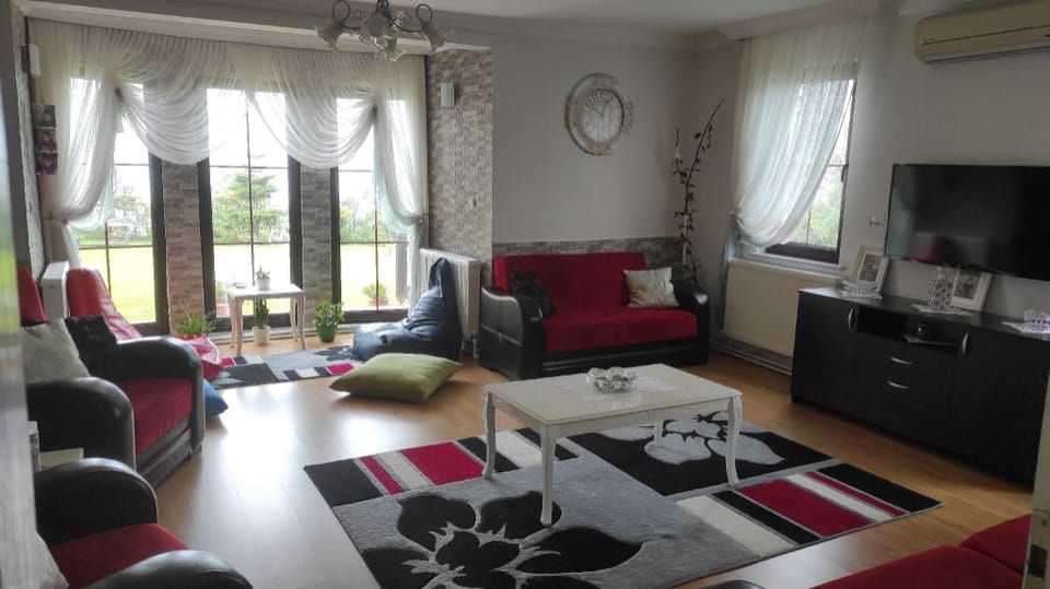sehire yakın doga ile basbasa Villa in Turkey