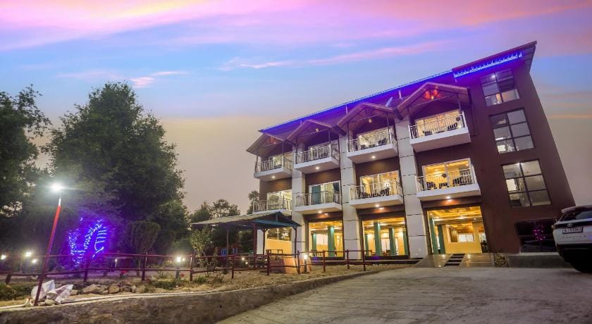 Mukteshwar Treat Resort Hotel in Uttarakhand