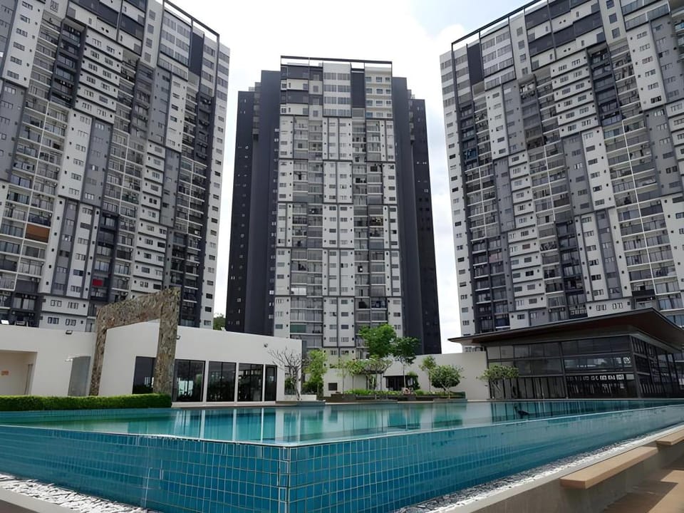 KLIA Lili Residensi 5+2 PAX with Stunning Pool Apartment in Negeri Sembilan, Malaysia