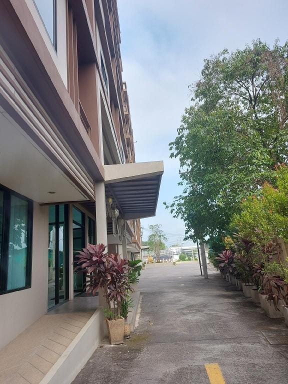 Cat Mama Penthouse(Vtwin building A) Apartment in Chiang Mai