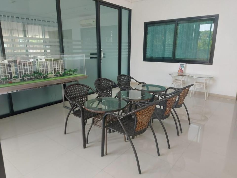 Cat Mama Penthouse(Vtwin building A) Apartment in Chiang Mai