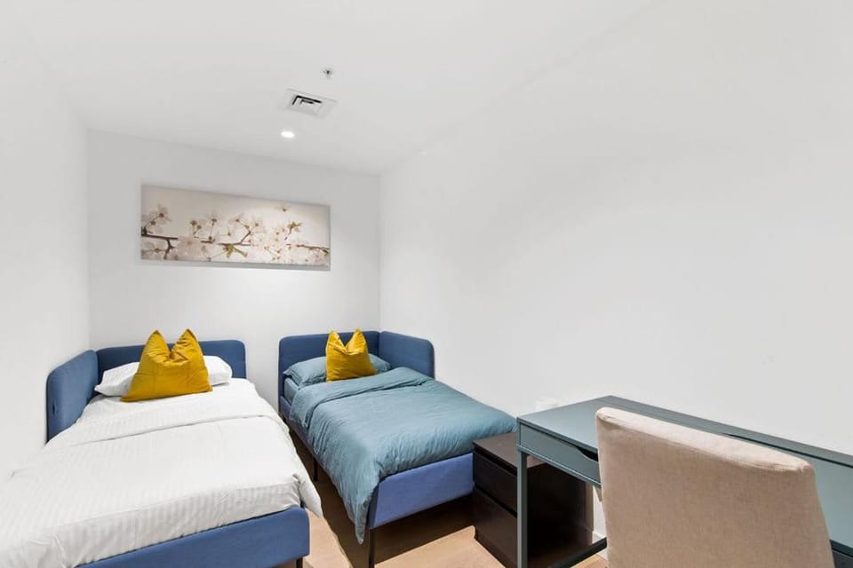 A Spacious & Lux Apt for 5 Next to Southern Cross Apartment in Melbourne