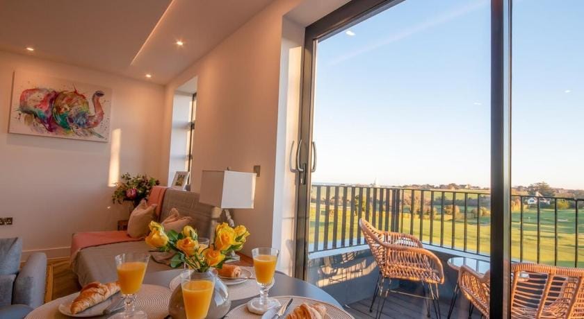 Luxury Ocean & North Foreland Golf View Escape Apartment in Broadstairs