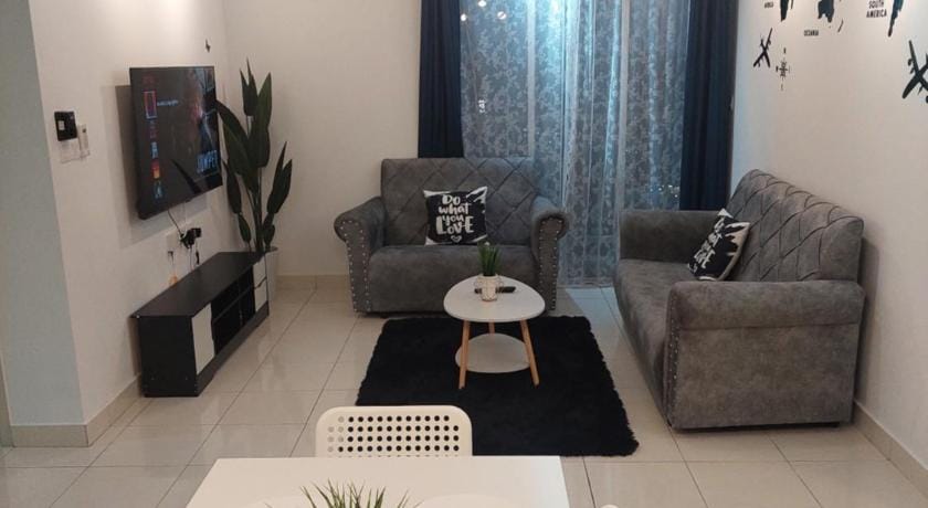 KLIA Travel Homestay - 3R 2B - WIFI & NETFLIX Apartment in Selangor, Malaysia