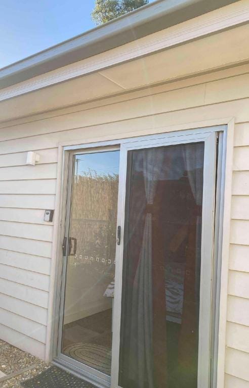 The Lakeside Cubby Vacation rental in Wollongong