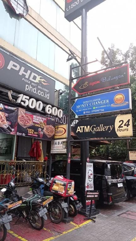 Bulungan Home Hotel in South Jakarta City