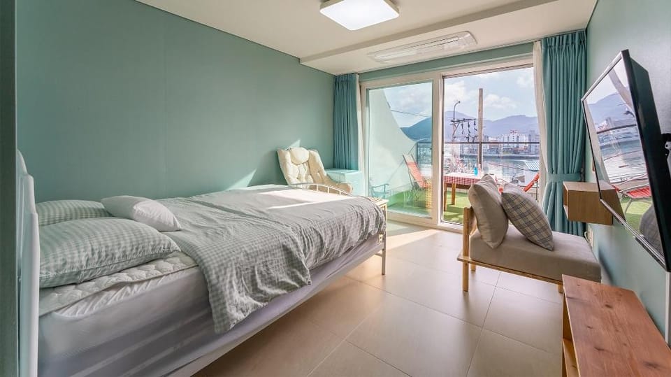 Tongyeong Pension Present Pension Bed and Breakfast in South Korea