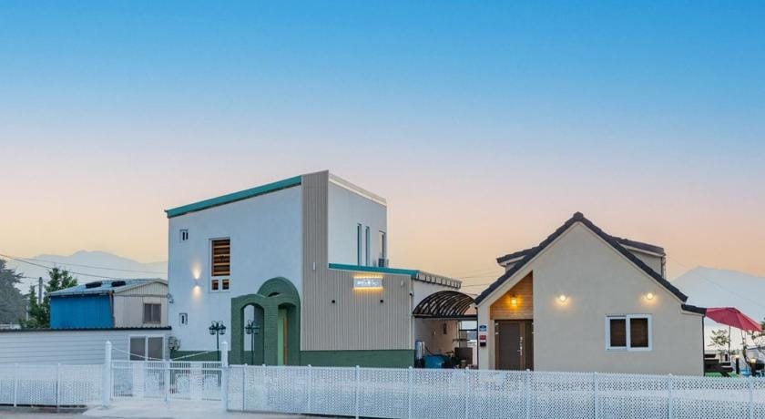 Namhae Boolgeun Noeul Pool Villa Bed and Breakfast in South Korea
