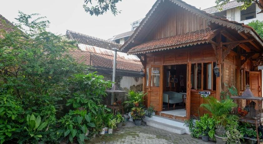 OYO 1592 Gading 4u Homestay Hotel in Yogyakarta