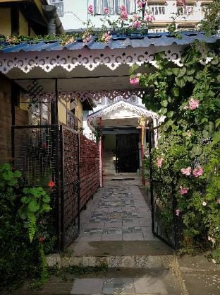 Bumblebee Bed & Breakfast  Bed and Breakfast in India
