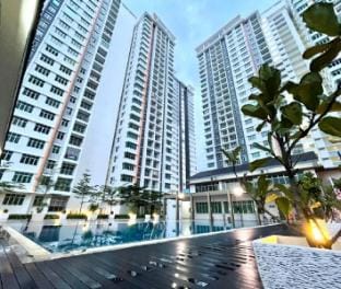 Poolview 3BR Apartment in Ipoh Meru for 8-10pax Vacation rental in Ipoh