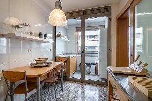 Nomad's Family - 2BDR Beach Vibe Matosinhos Apartment in Matosinhos