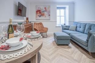 The Cwtch - 2 Bedroom Apartment - Tenby Apartment in Wales