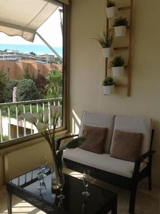 Spacious studio in the center of Cannes, nice terrace, easy walk to the Croisette and Palais - 1923 Apartment in Cannes