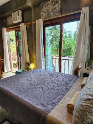 Balay Yuhom Budget Room in Siargao for 2-4 pax, Vacation rental in General Luna