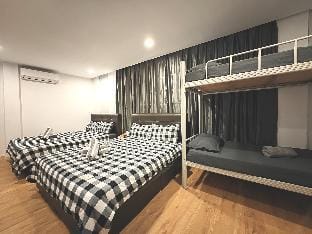 Karaoke & Snooker 3BR 14~18pax 4min WALK to Jonker Vacation rental in Malacca
