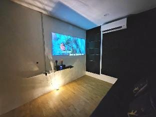 Karaoke & Snooker 3BR 14~18pax 4min WALK to Jonker Vacation rental in Malacca