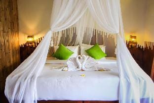 Cozzy Deluxe Junior Suit with View Pool #P2 Apartment in Ubud