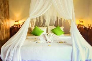 Luxury Family 2 BR with Share Pool  Apartment in Ubud