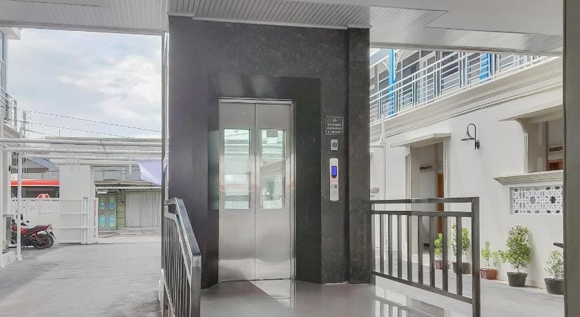 Urbanview Hotel MM Indramayu by RedDoorz Hotel in West Java