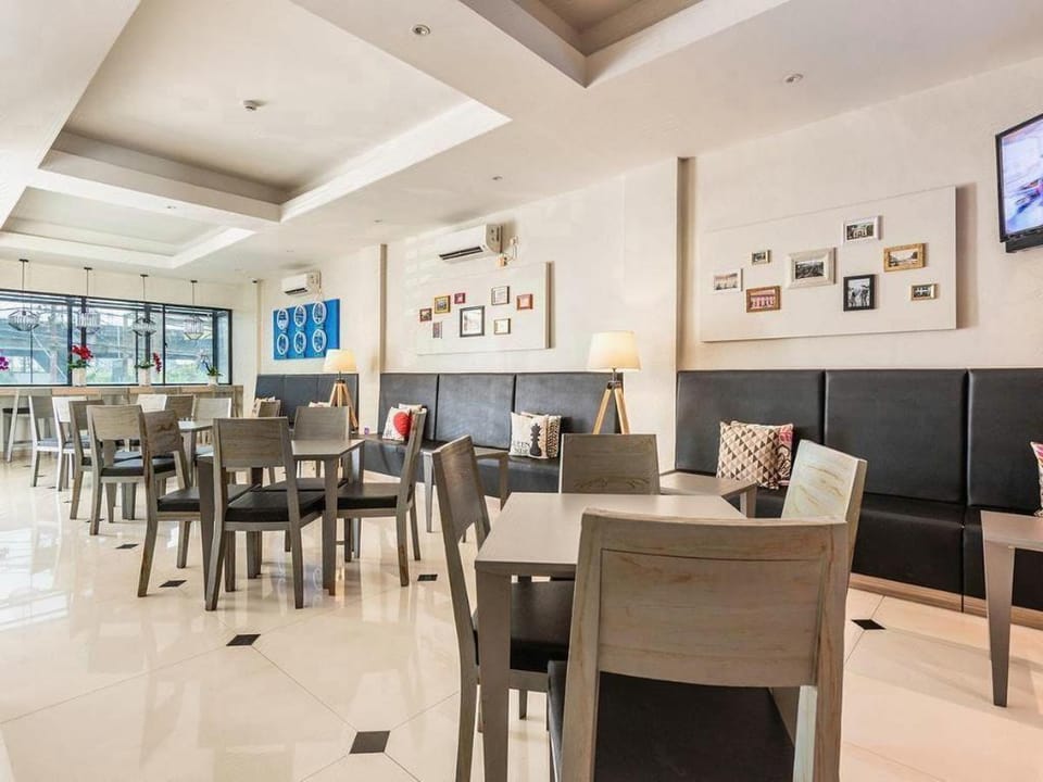 Sans Hotel Liv Ancol by RedDoorz Hotel in Jakarta