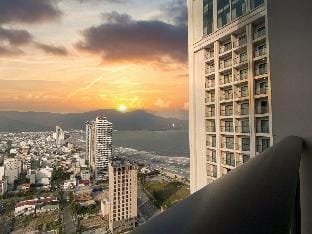 Modern 2BR Beach Condo | Rooftop Pool, Sauna & Gym Vacation rental in Da Nang