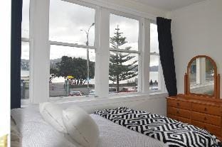 Beach house in Oriental Parade Vacation rental in Wellington