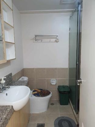 Ace of Hearts 2BR Celandine near MCU/ Ayala Mall Vacation rental in Quezon City