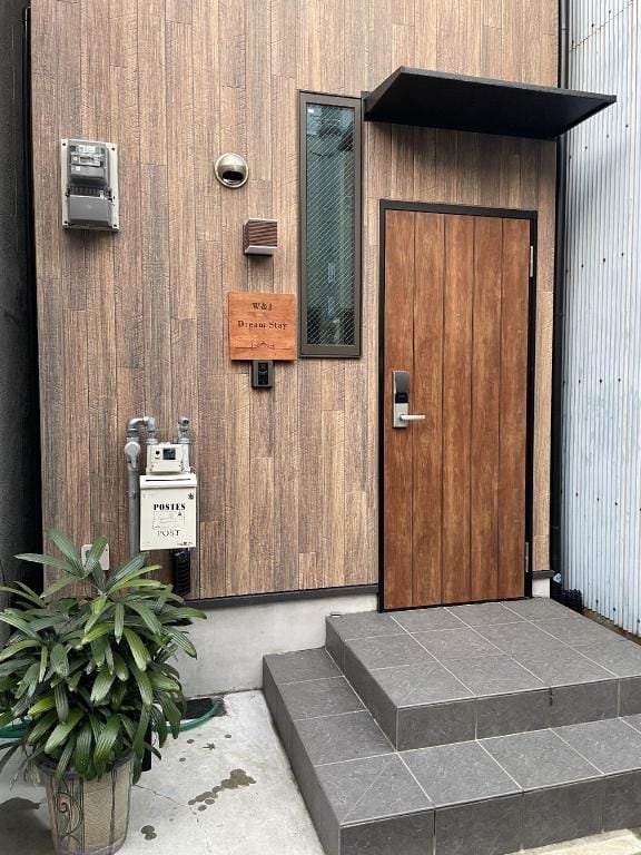 W天下茶屋日式双人间私人浴室/滩波4分/机场直通35分钟 Villa in Osaka