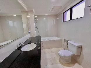 PENTHOUSE MARINA COURT RESORT 5 BEDROOMS KK 15PAX Apartment in Kota Kinabalu