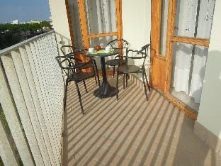 Beautiful two-roomed flat with side sea view - By Beahost Rentals Apartment in Bibione