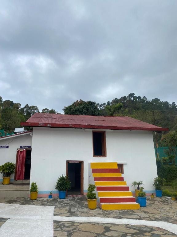 Shivalik Homestay & Bayleaf Café Villa in Uttarakhand