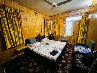 The wooden room Vacation rental in India