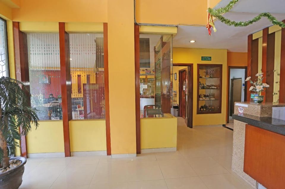 Townhouse OAK Hotel Fiducia Pasar Minggu Hotel in South Jakarta City