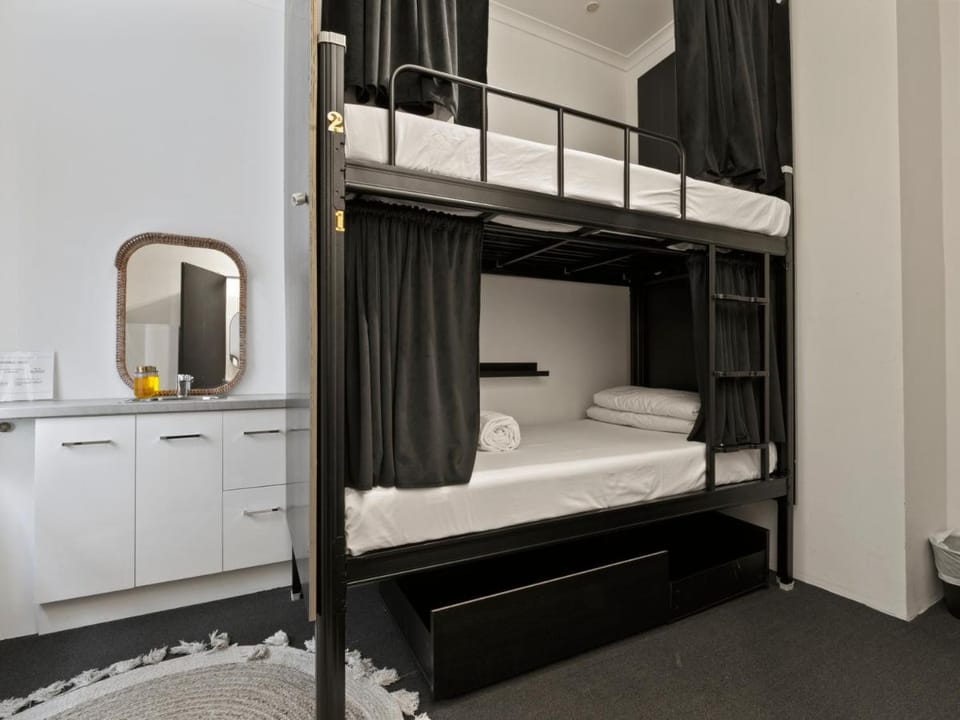 AZZURRO POD HOTEL - Central Sydney Hostel in Surry Hills