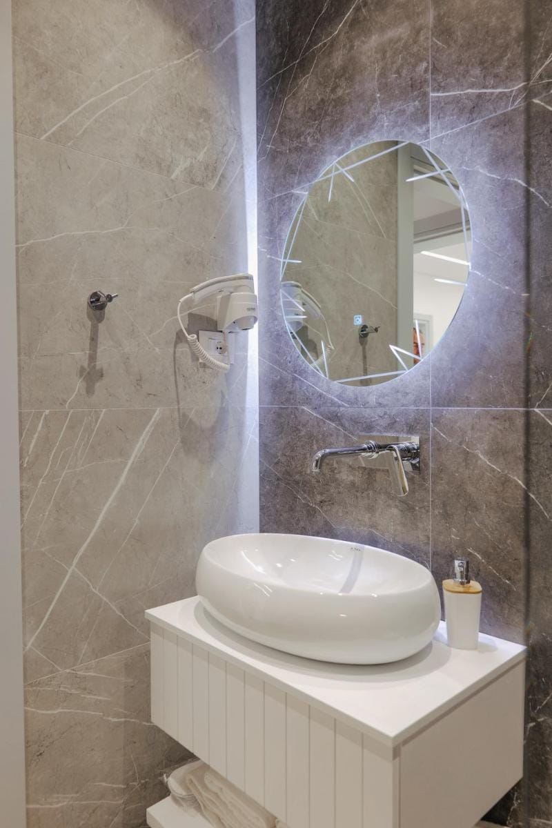 Sunlight Hotel Hotel in Ksamil