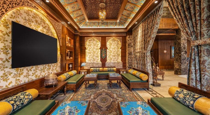 WelcomHeritage Grand Srinagar Hotel in Punjab