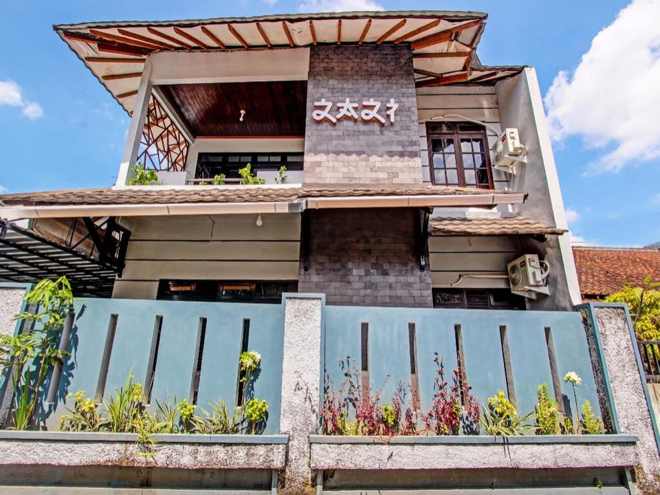 OYO Life 92575 Zazi Homestay Hotel in Special Region of Yogyakarta
