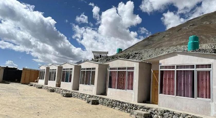 Soma Retreat Cottage, Pangong Lake Hotel in India