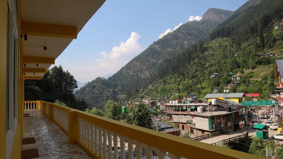 Whoopers Hostel Jibhi Hostel in Himachal Pradesh
